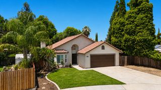 126 Kelly Court, Clovis, CA 93611
