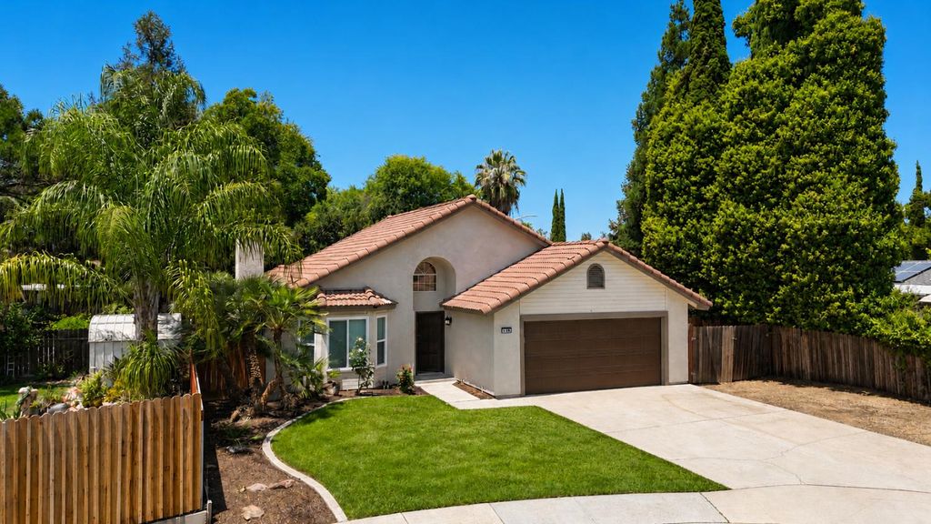 126 Kelly Court, Clovis, CA 93611