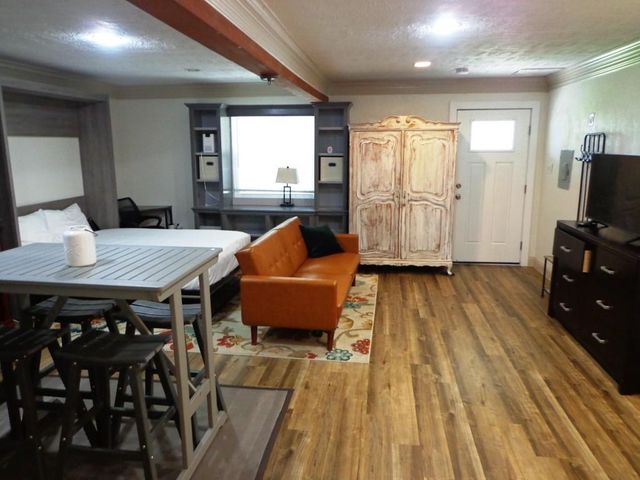 1002 Staples Avenue, Seabrook, TX 77586