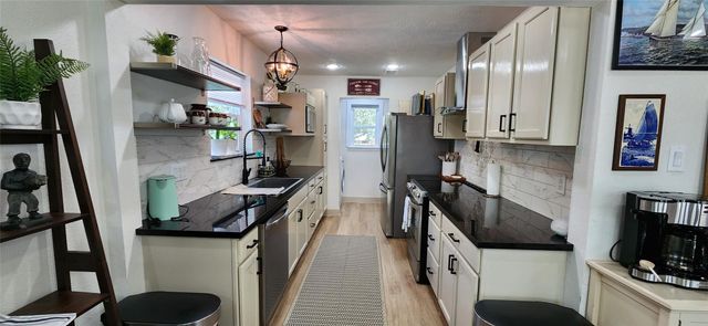 1002 Staples Avenue, Seabrook, TX 77586