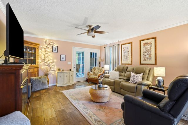 2039 Eastlynn Dr., Conway, SC 29526