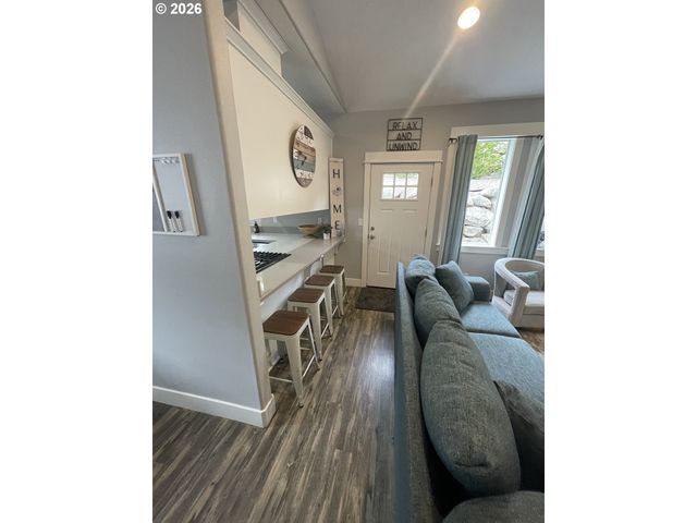 4184 Se INLET Ave, Lincoln City, OR 97367