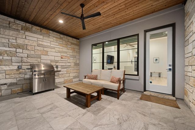 4221 Tamerind DR, Austin, TX 78738