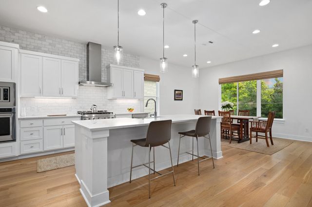 4221 Tamerind DR, Austin, TX 78738