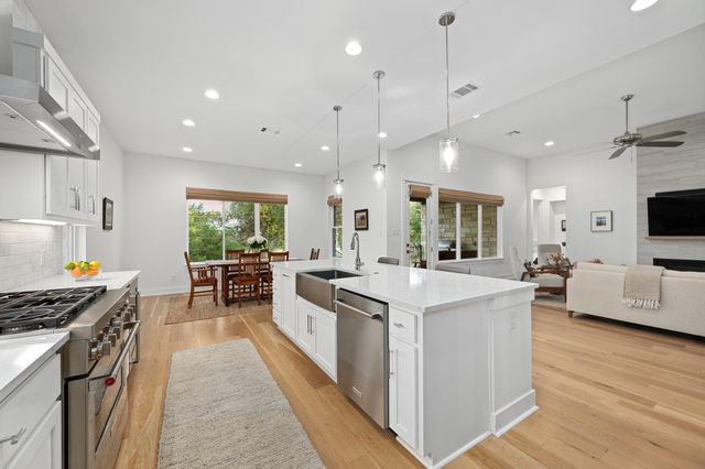 4221 Tamerind DR, Austin, TX 78738