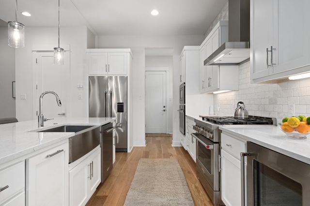 4221 Tamerind DR, Austin, TX 78738