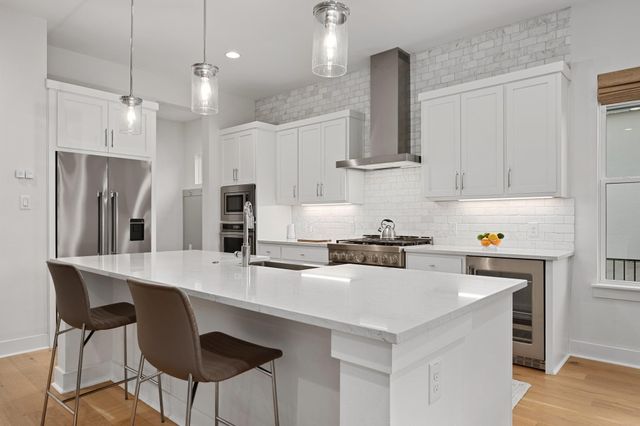 4221 Tamerind DR, Austin, TX 78738