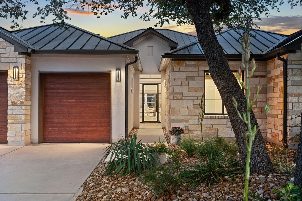 4221 Tamerind DR, Austin, TX 78738