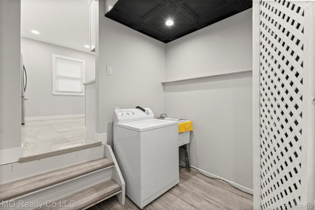 864 Cleophus Parkway, Lincoln Park, MI 48146