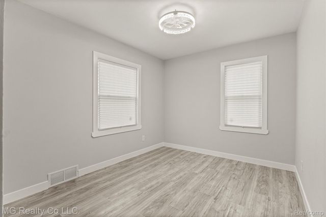 864 Cleophus Parkway, Lincoln Park, MI 48146