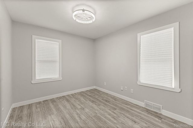 864 Cleophus Parkway, Lincoln Park, MI 48146