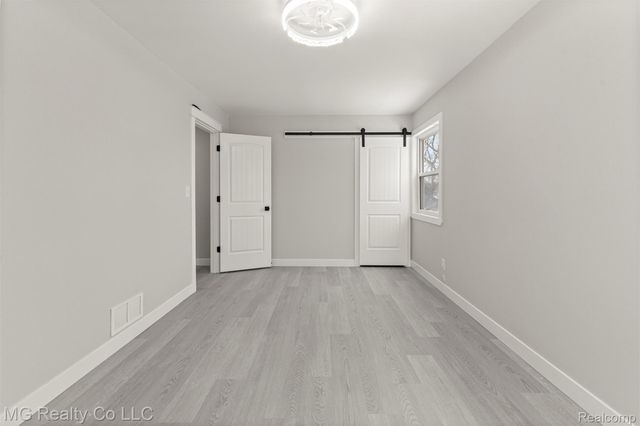 864 Cleophus Parkway, Lincoln Park, MI 48146