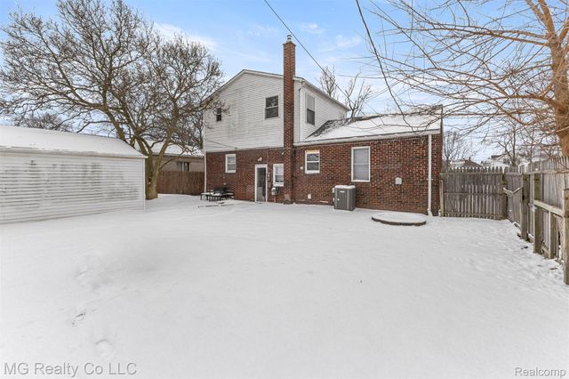 864 Cleophus Parkway, Lincoln Park, MI 48146