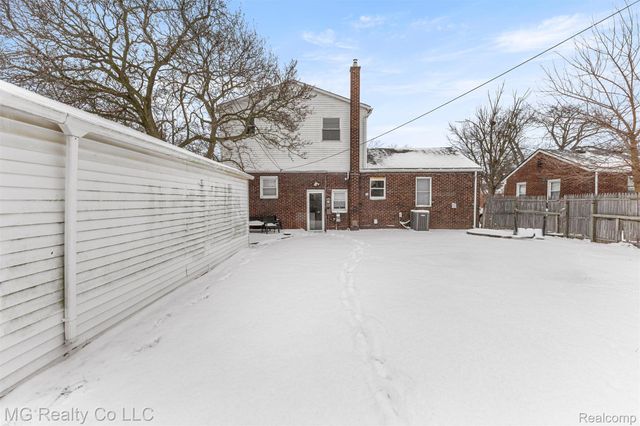 864 Cleophus Parkway, Lincoln Park, MI 48146