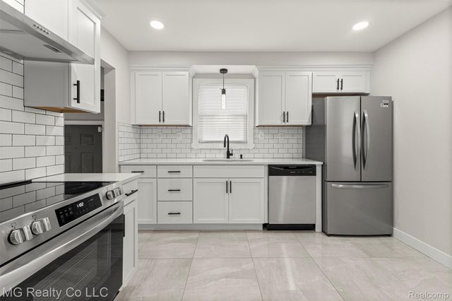 864 Cleophus Parkway, Lincoln Park, MI 48146