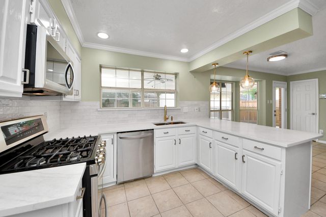 7807 Leaf Point Court, Houston, TX 77095