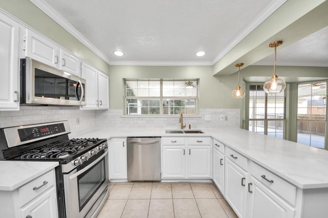 7807 Leaf Point Court, Houston, TX 77095
