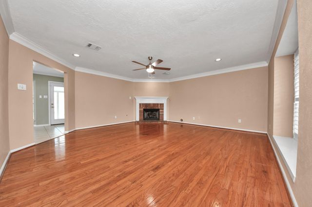 7807 Leaf Point Court, Houston, TX 77095