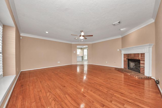 7807 Leaf Point Court, Houston, TX 77095