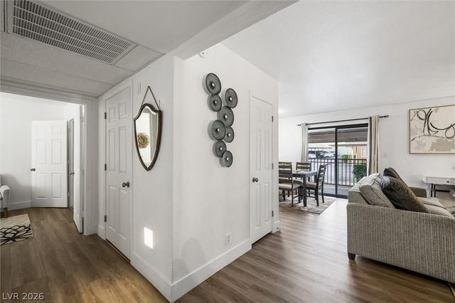 5404 River Glen Drive 353, Las Vegas, NV 89103