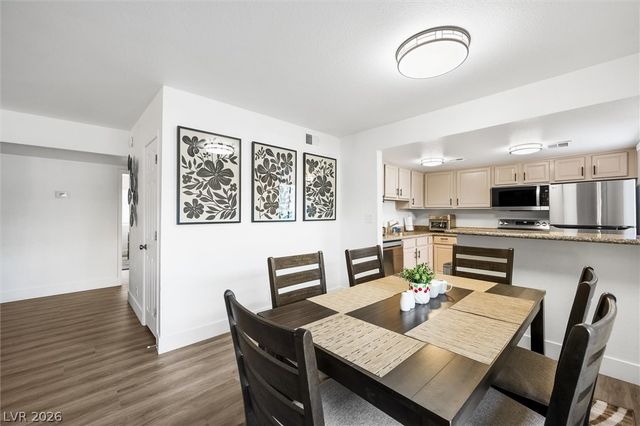 5404 River Glen Drive 353, Las Vegas, NV 89103