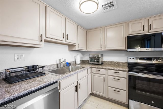 5404 River Glen Drive 353, Las Vegas, NV 89103