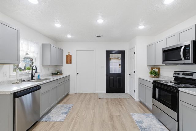 508 N Broad Avenue, Mansfield, MO 65704