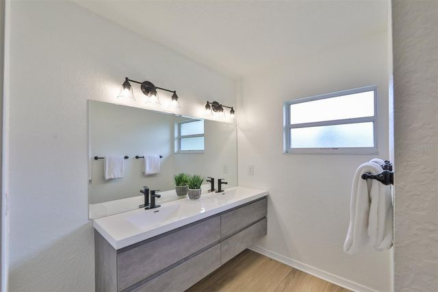 6145 1ST AVENUE N, St Petersburg, FL 33710