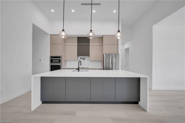 1003 Embers PKWY W, Cape Coral, FL 33993