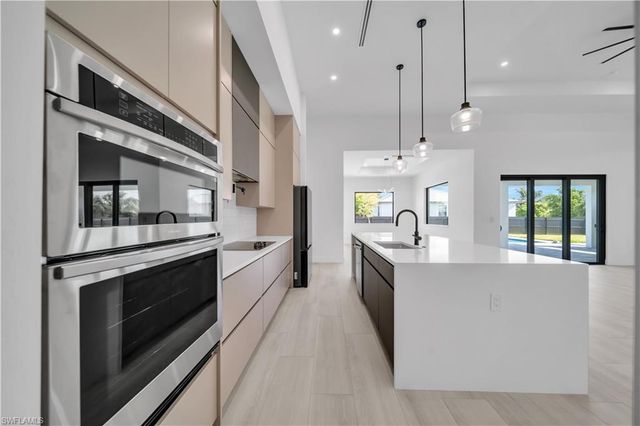 1003 Embers PKWY W, Cape Coral, FL 33993