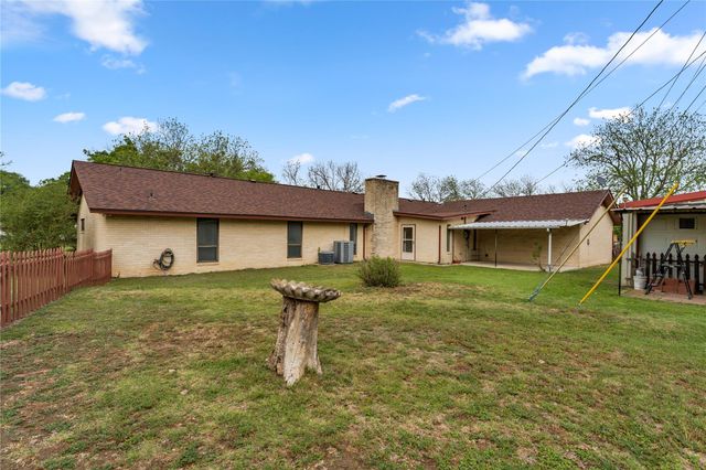 217 Corder LN, Burnet, TX 78611