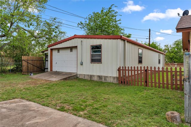 217 Corder LN, Burnet, TX 78611