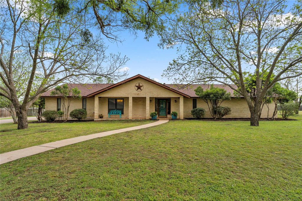 217 Corder LN, Burnet, TX 78611