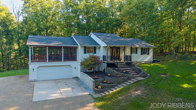 3215 Buchanan Street, Marne, MI 49435