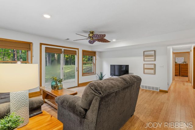 3215 Buchanan Street, Marne, MI 49435