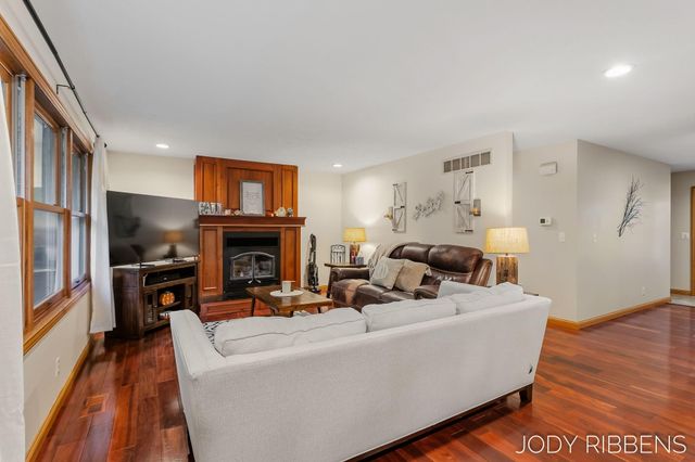 3215 Buchanan Street, Marne, MI 49435