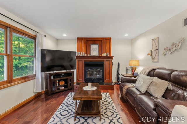 3215 Buchanan Street, Marne, MI 49435