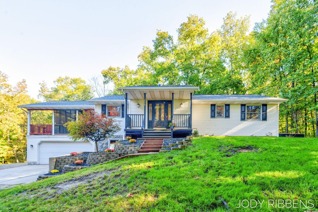 3215 Buchanan Street, Marne, MI 49435