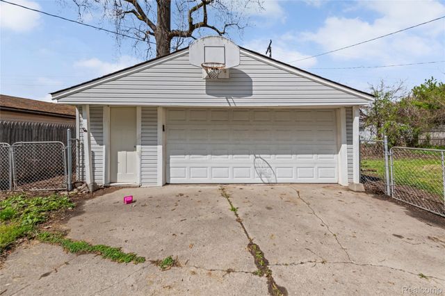 23435 Vance Avenue, Hazel Park, MI 48030