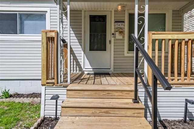 23435 Vance Avenue, Hazel Park, MI 48030