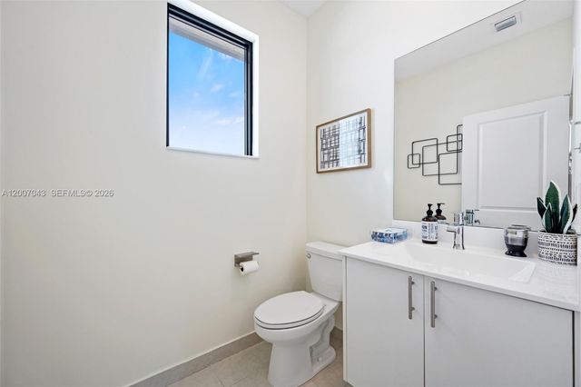 8387 NW 43rd St, Doral, FL 33166