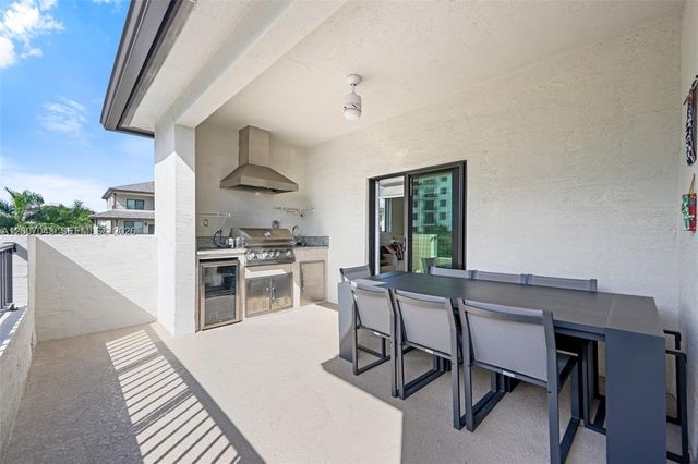 8387 NW 43rd St, Doral, FL 33166