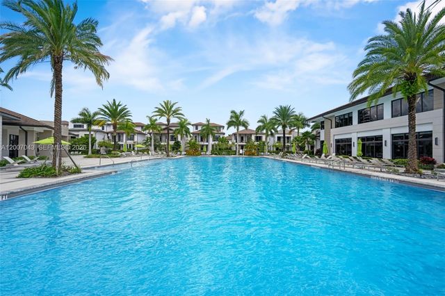 8387 NW 43rd St, Doral, FL 33166