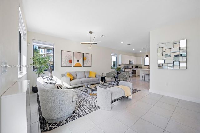 8387 NW 43rd St, Doral, FL 33166