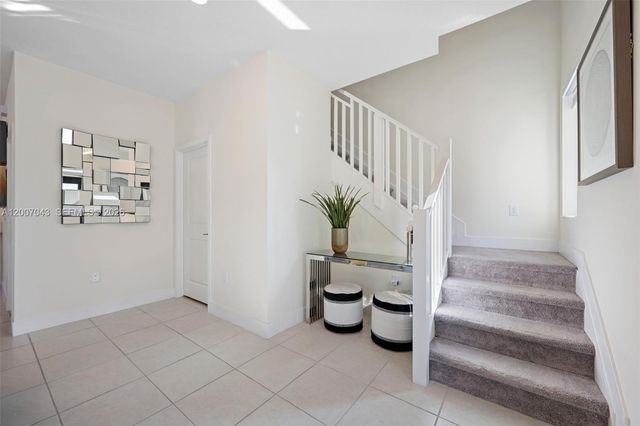 8387 NW 43rd St, Doral, FL 33166