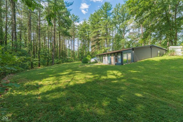 1260 N Lawrence Hollow Drive, Bloomfield, IN 47424
