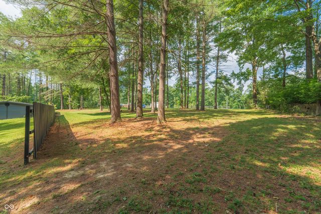 1260 N Lawrence Hollow Drive, Bloomfield, IN 47424