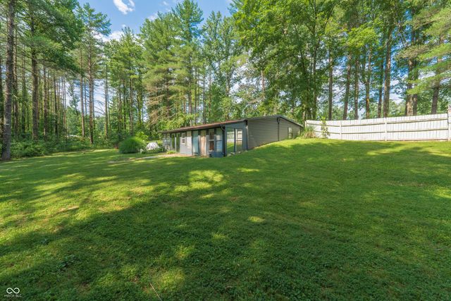 1260 N Lawrence Hollow Drive, Bloomfield, IN 47424