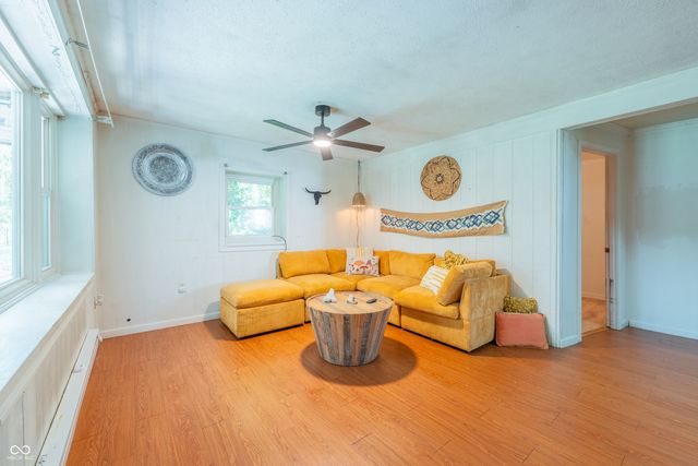 1260 N Lawrence Hollow Drive, Bloomfield, IN 47424