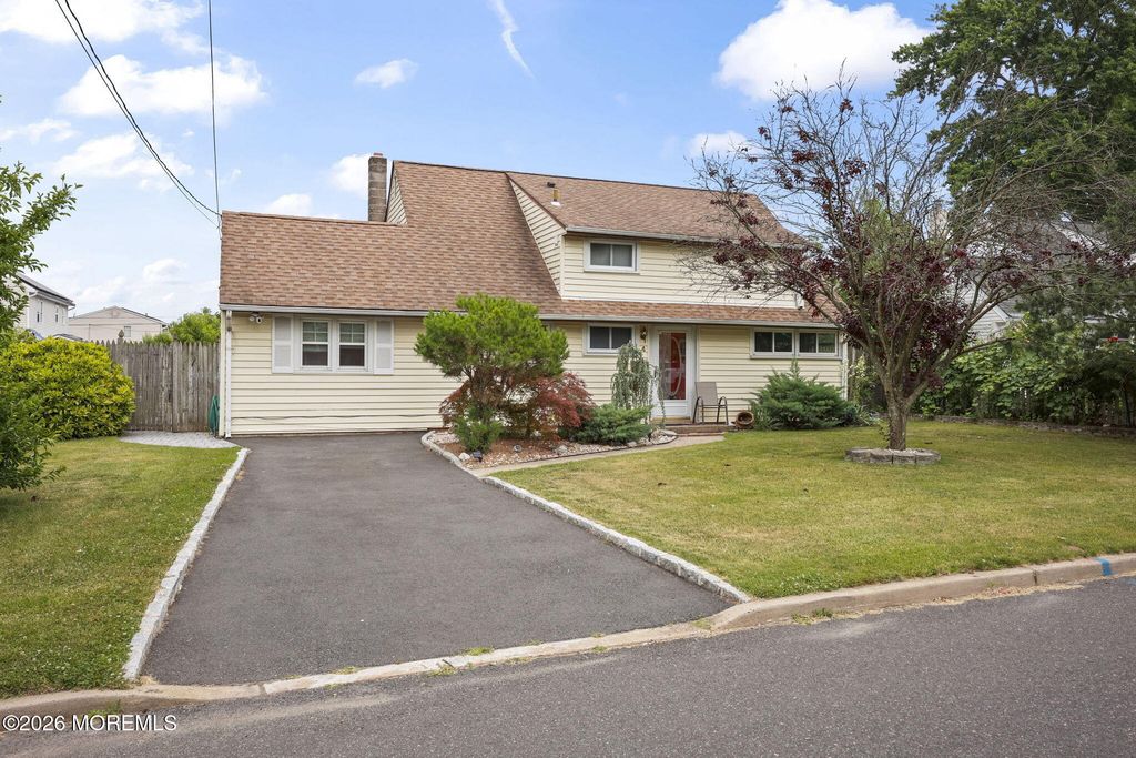 4 Farmbrook Drive, Old Bridge, NJ 08857